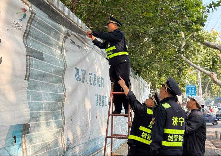 执法监察一大队及时修复破损公益广告 擦亮城市文明底色