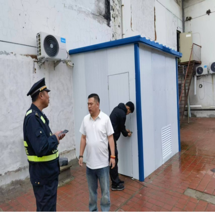 市长热线解民忧 执法高效拆违建——执法监察五大队快速处置违法搭建排烟机房问题